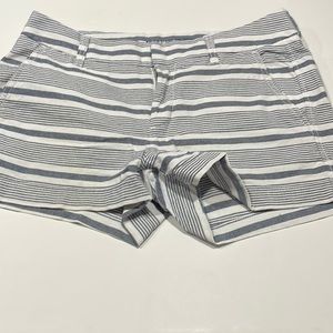 Gap shorts with side pockets. Size 6/28